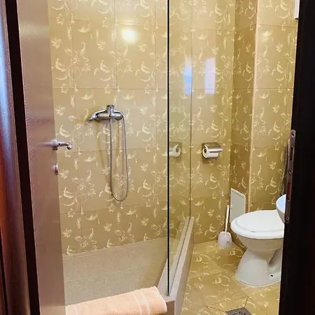 בית הארחה Sunrise קוסטינסטי