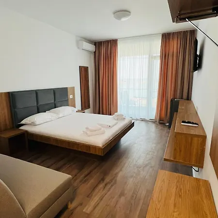 Sunrise בית הארחה 3*