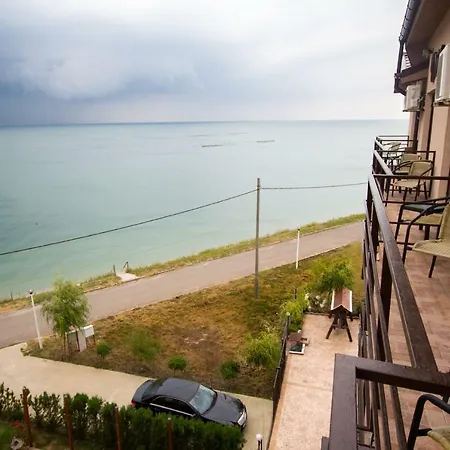 Sunrise בית הארחה